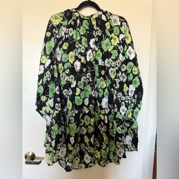 NWT Ellos Two Tier Tunic in Black with Green Print Size L (18-20) - Picture 10 of 13